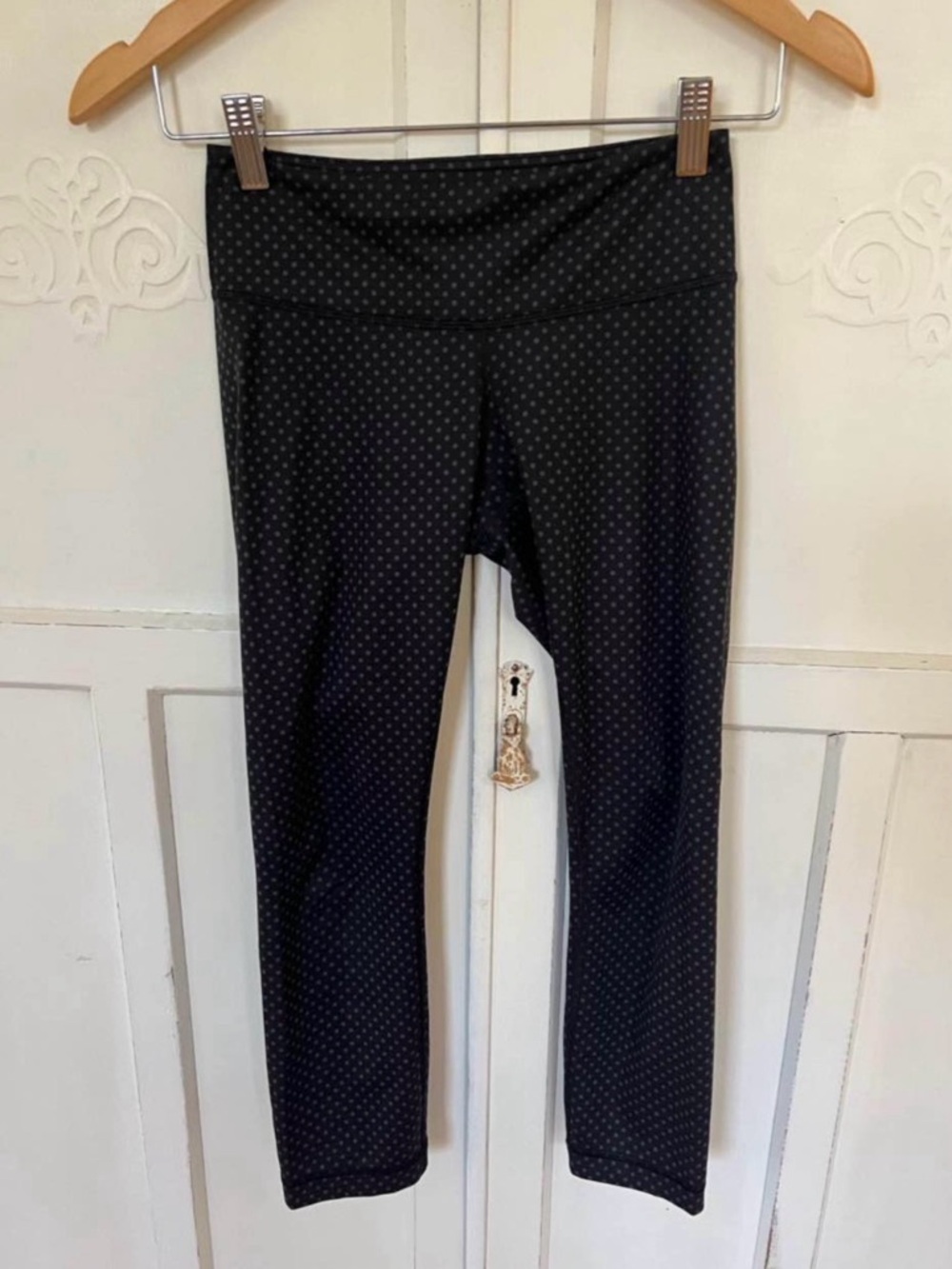 Like New LULULEMON Wunder Under Crop Pant black gray Biggie Dot Luxtreme size 2